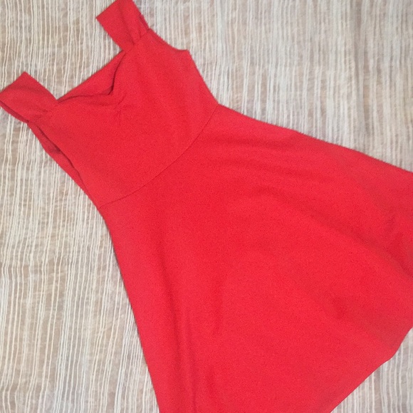 💕❤️Sweetheart Red Pin Up Style Dress💕❤️ - Picture 4 of 5